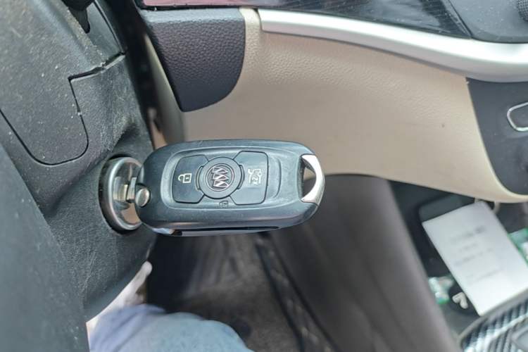 Used Buick Verano 2015 Sedan 15S Manual Entry-Level Model Interior 1