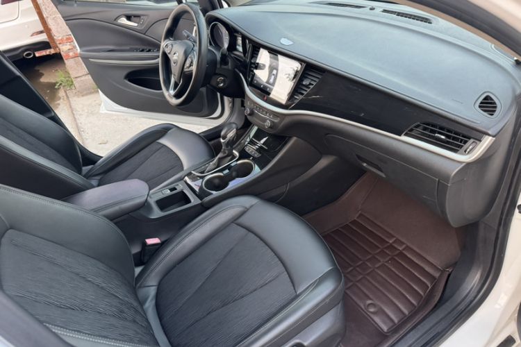 Used Buick Verano 2015 Sedan 20T Dual-Clutch Leading Model Interior 3