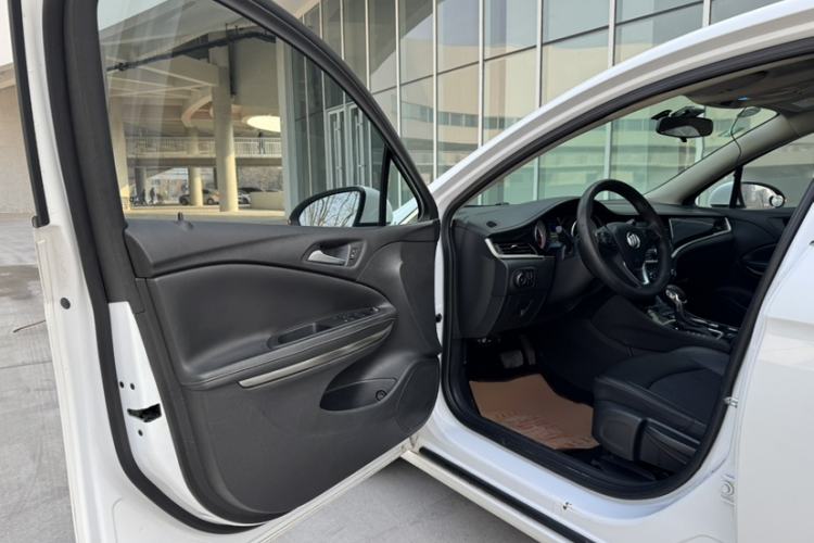 Used Buick Verano 2015 Sedan 20T Dual-Clutch Leading Model Interior 3