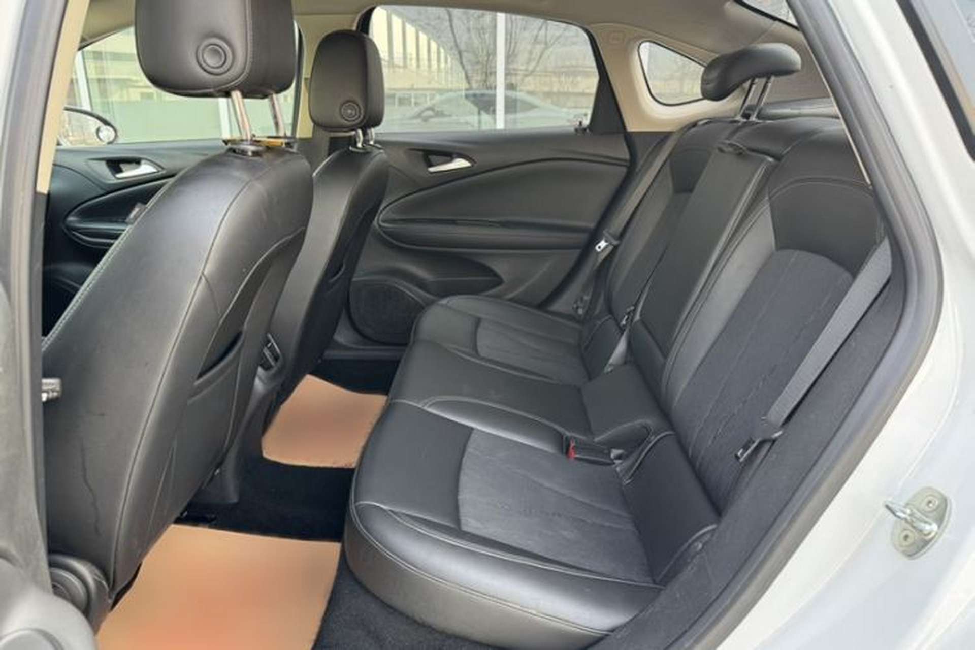 Used Buick Verano 2015 Sedan 20T Dual-Clutch Leading Model Interior 4