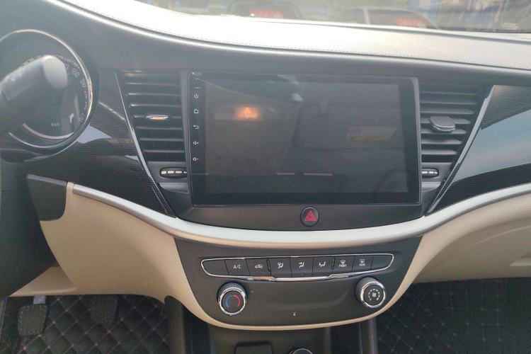 Used Buick Verano 2015 Sedan 15S Manual Entry-Level Model Interior 4