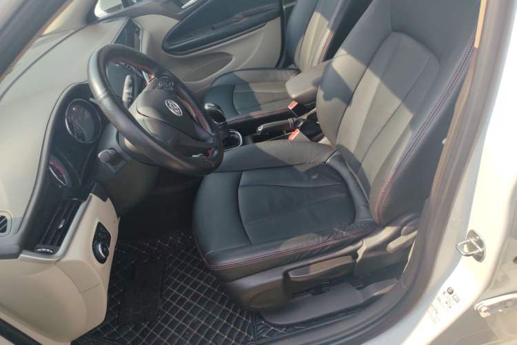 Used Buick Verano 2015 Sedan 15S Manual Entry-Level Model Interior 7