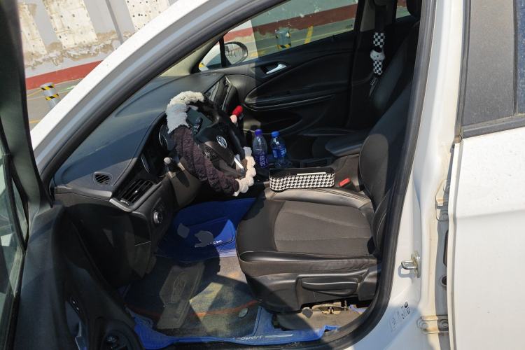 Used Buick Verano 2015 Sedan 20T Dual-Clutch Leading Model Left Front Seat