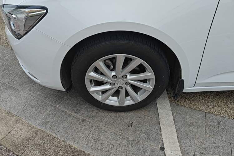 Used Buick Verano 2015 Sedan 15S Automatic Leading Model Left Front Wheel Hub
