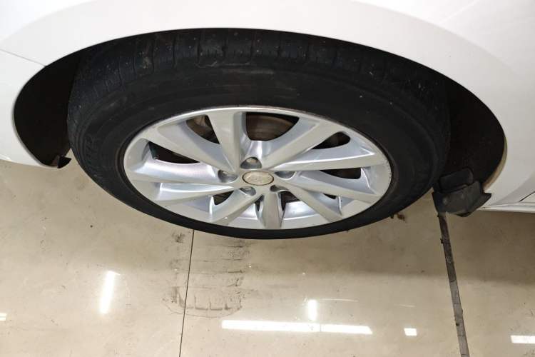 Used Buick Verano 2015 Sedan 15S Automatic Ambition Model Left Front Wheel Hub