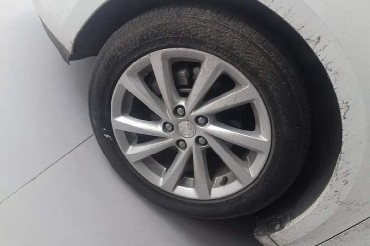 Used Buick Verano 2015 Sedan 15S Manual Entry-Level Model Left Front Wheel Hub