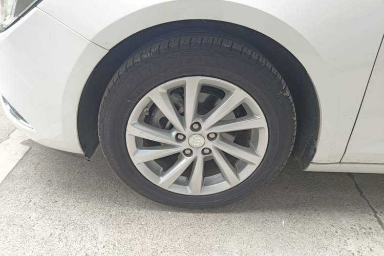 Used Buick Verano 2015 Sedan 15S Automatic Leading Model Left Front Wheel Hub