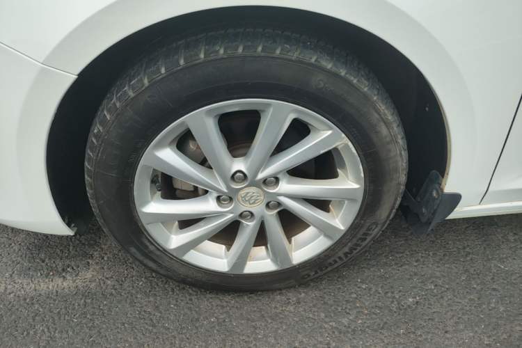 Used Buick Verano 2015 Sedan 15S Automatic Leading Model Left Front Wheel Hub
