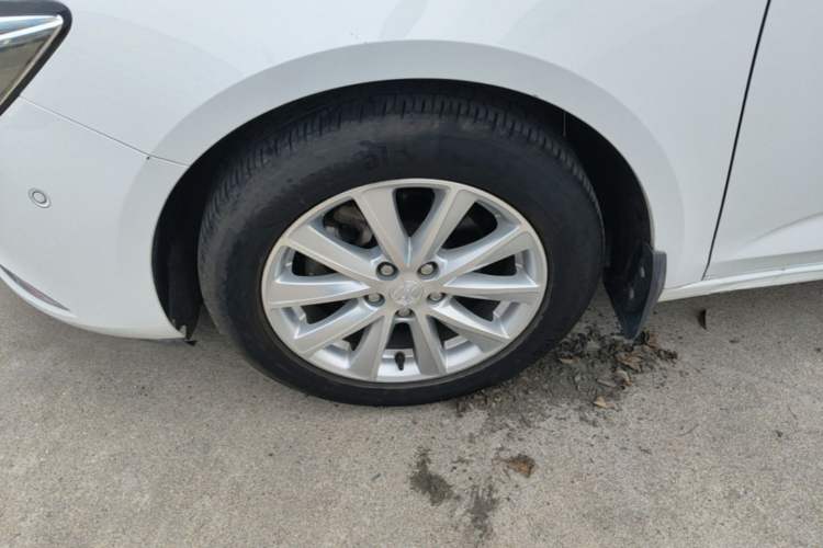 Used Buick Verano 2015 Sedan 20T Dual-Clutch Elite Model Left Front Wheel Hub
