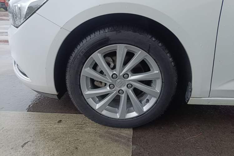 Used Buick Verano 2015 Sedan 15S Automatic Leading Model Left Front Wheel Hub