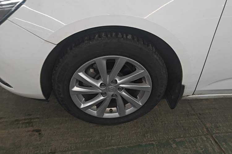 Used Buick Verano 2015 Sedan 15S Automatic Leading Model Left Front Wheel Hub