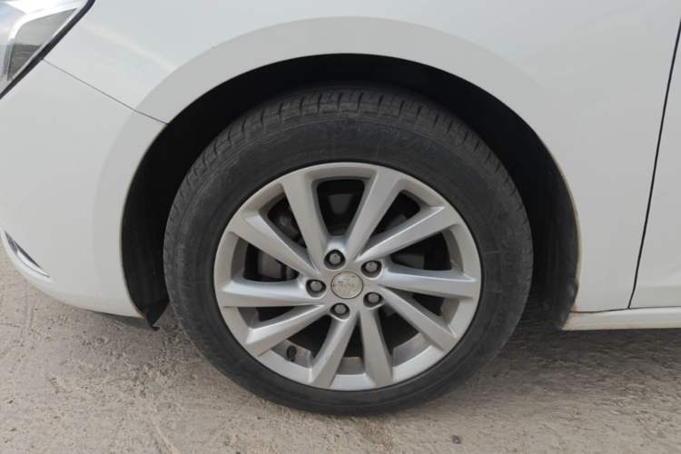 Used Buick Verano 2015 Sedan 15S Automatic Ambition Model Left Front Wheel Hub