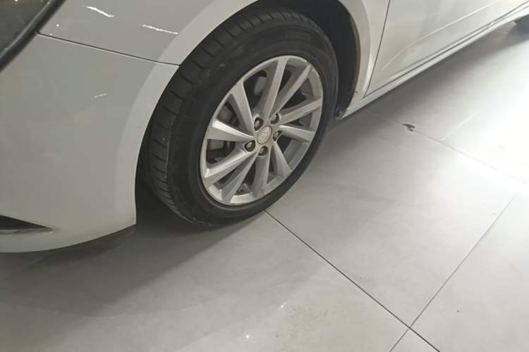 Used Buick Verano 2015 Sedan 15S Automatic Leading Model Left Front Wheel Hub
