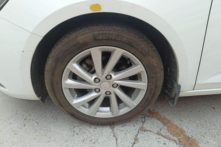 Used Buick Verano 2015 Sedan 15S Manual Leading Model Left Front Wheel Hub