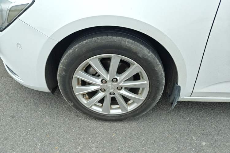 Used Buick Verano 2015 Sedan 20T Dual-Clutch Elite Model Left Front Wheel Hub