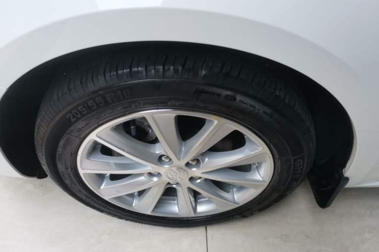 Used Buick Verano 2015 Sedan 20T Dual-Clutch Leading Model Left Front Wheel Hub