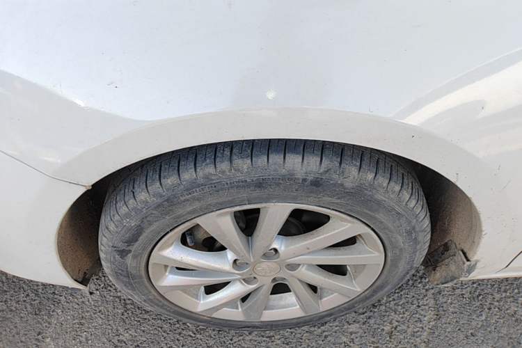 Used Buick Verano 2015 Sedan 15S Automatic Ambition Model Left Front Wheel Hub