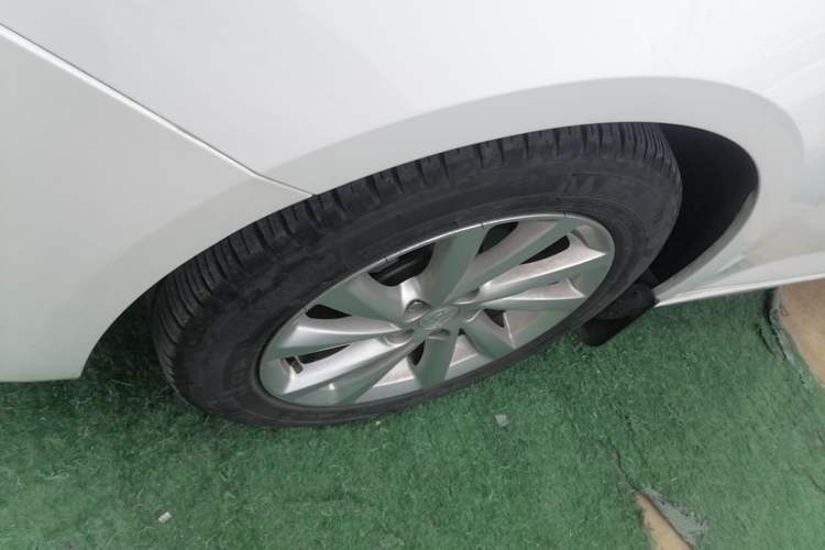 Used Buick Verano 2015 Sedan 15S Automatic Ambition Model Left Front Wheel Hub