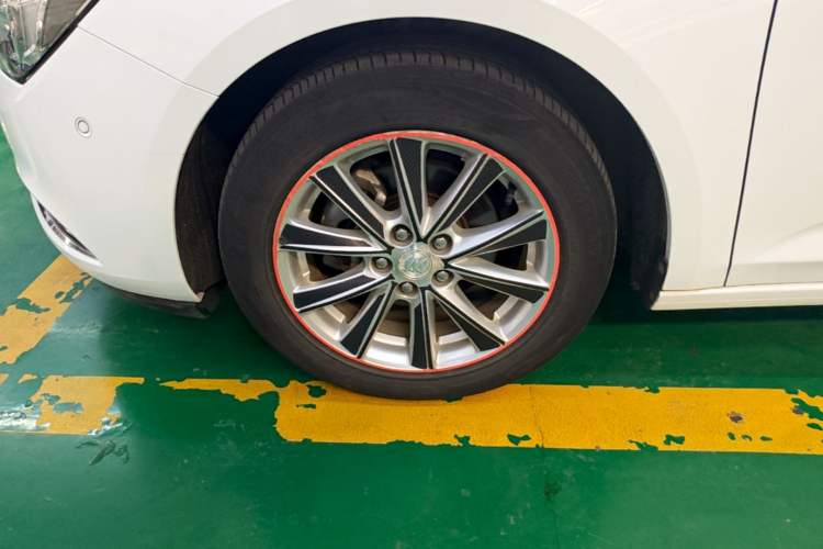 Used Buick Verano 2015 Sedan 20T Dual-Clutch Elite Model Left Front Wheel Hub