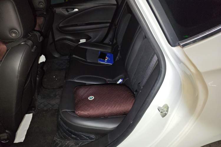 Used Buick Verano 2015 Sedan 20T Dual-Clutch Leading Model Left Rear Seat