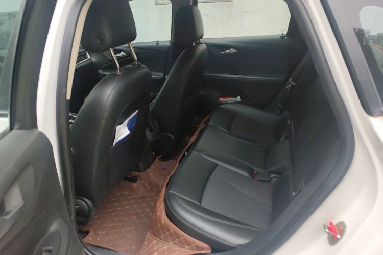Used Buick Verano 2015 Sedan 20T Dual-Clutch Leading Model Left Rear Seat