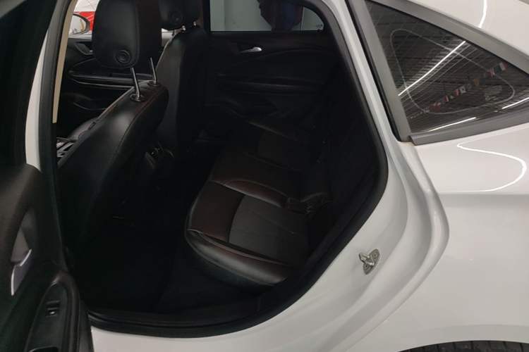 Used Buick Verano 2015 Sedan 20T Dual-Clutch Leading Model Left Rear Seat