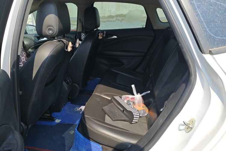 Used Buick Verano 2015 Sedan 20T Dual-Clutch Leading Model Left Rear Seat