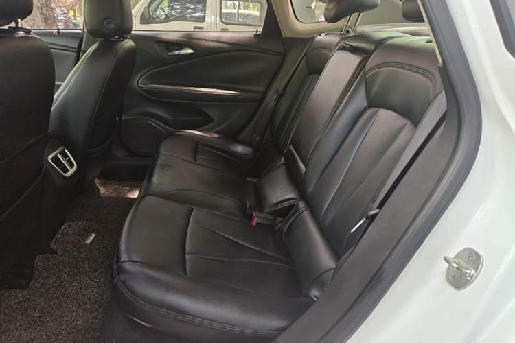 Used Buick Verano 2015 Sedan 20T Dual-Clutch Leading Model Left Rear Seat