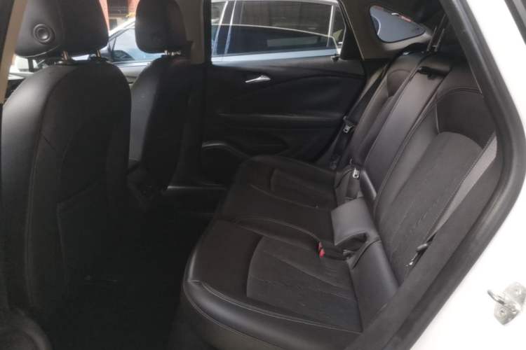Used Buick Verano 2015 Sedan 20T Dual-Clutch Leading Model Left Rear Seat