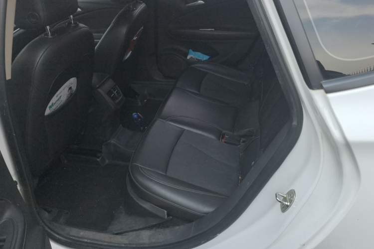 Used Buick Verano 2015 Sedan 20T Dual-Clutch Leading Model Left Rear Seat