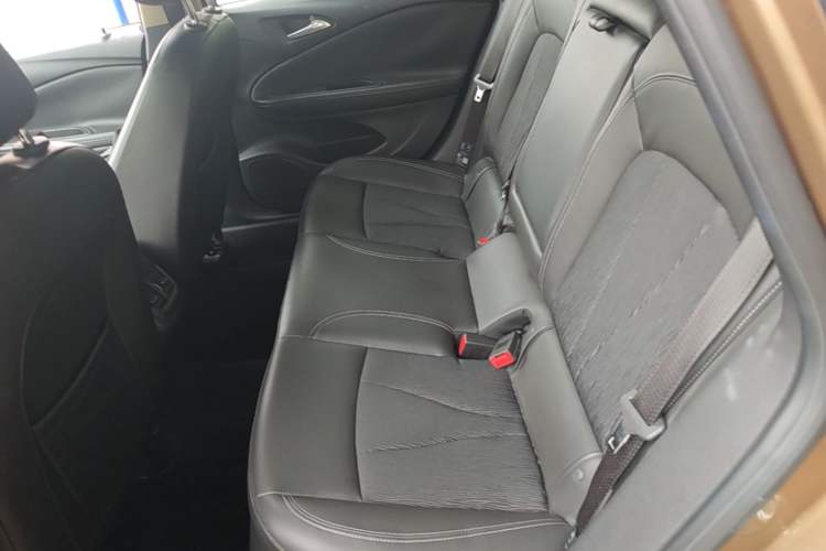 Used Buick Verano 2015 Sedan 20T Dual-Clutch Leading Model Left Rear Seat