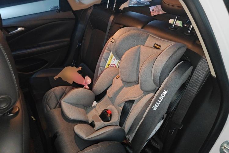 Used Buick Verano 2015 Sedan 20T Dual-Clutch Leading Model Left Rear Seat