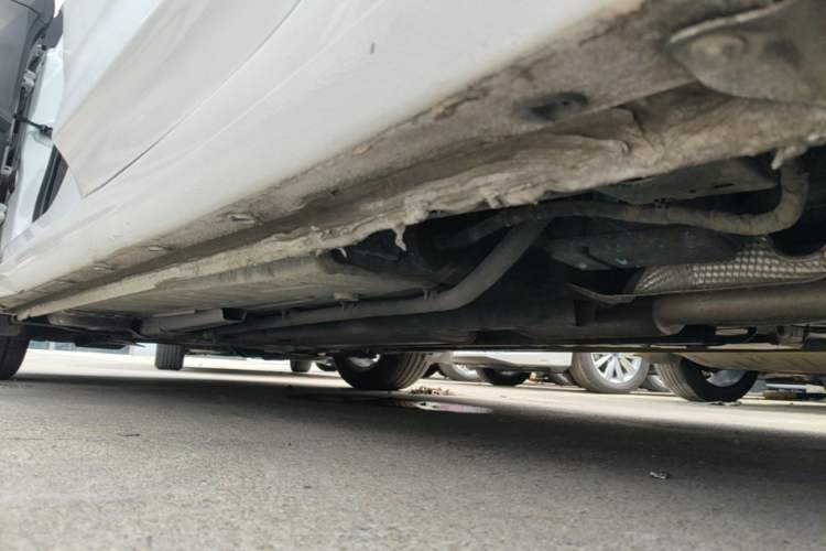 Used Buick Verano 2015 Sedan 20T Dual-Clutch Elite Model Left Side Sill