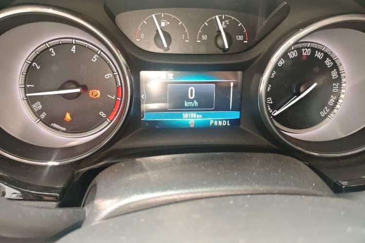 Used Buick Verano 2015 Sedan 20T Dual-Clutch Leading Model Odometer Close Up