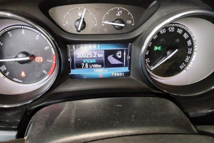 Used Buick Verano 2015 Sedan 20T Dual-Clutch Leading Model Odometer Close Up