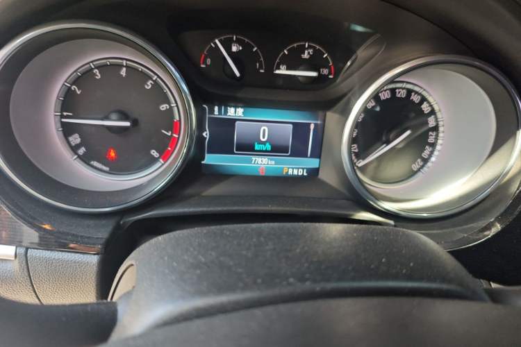 Used Buick Verano 2015 Sedan 20T Dual-Clutch Leading Model Odometer Close Up