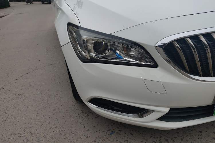 Used Buick Verano 2015 Sedan 20T Dual-Clutch Leading Model Right Front Headlight