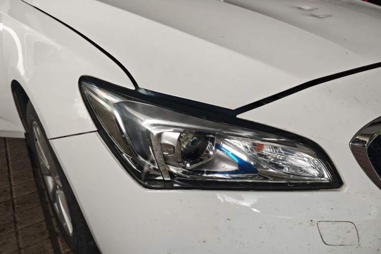 Used Buick Verano 2015 Sedan 20T Dual-Clutch Leading Model Right Front Headlight