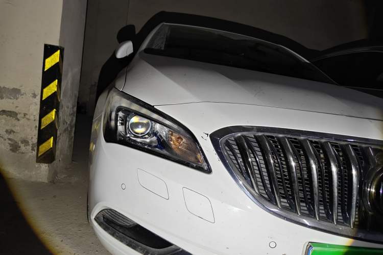 Used Buick Verano 2015 Sedan 20T Dual-Clutch Flagship Model Right Front Headlight
