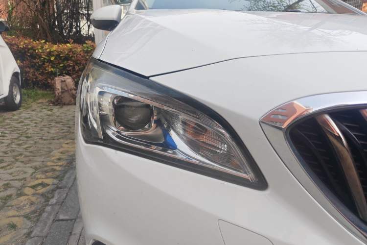 Used Buick Verano 2015 Sedan 15S Manual Leading Model Right Front Headlight