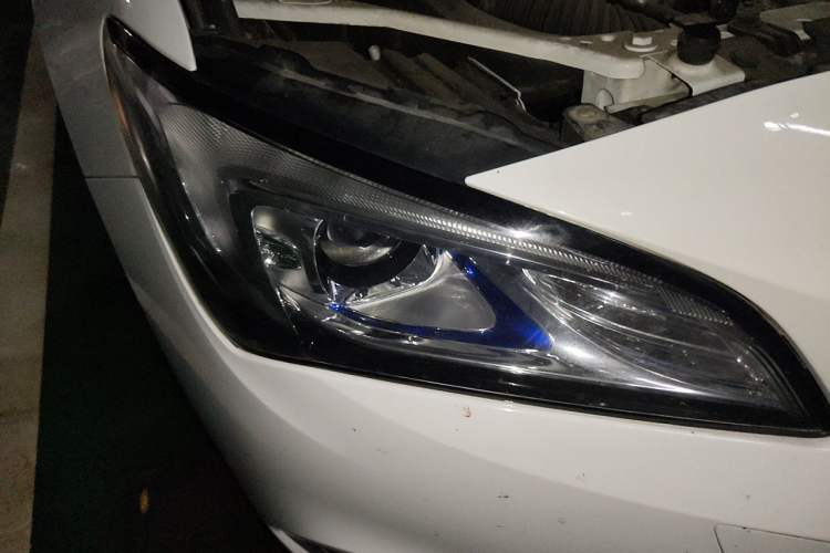 Used Buick Verano 2015 Sedan 20T Dual-Clutch Leading Model Right Front Headlight