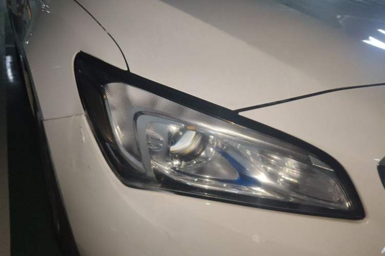 Used Buick Verano 2015 Sedan 15S Automatic Leading Model Right Front Headlight