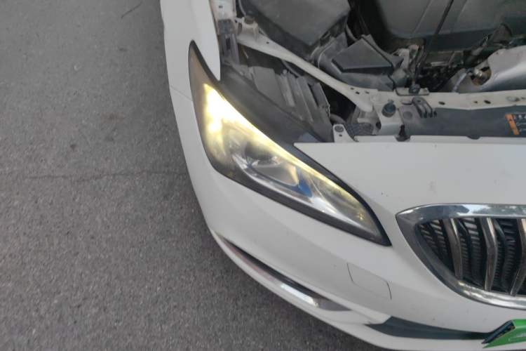 Used Buick Verano 2015 Sedan 15S Automatic Leading Model Right Front Headlight