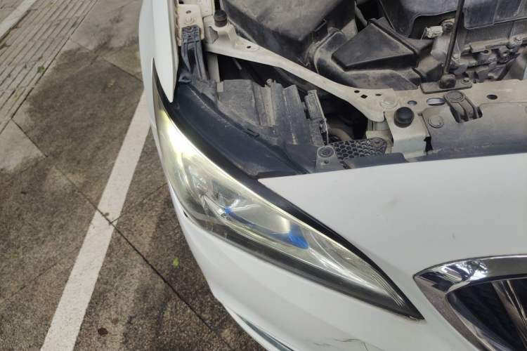 Used Buick Verano 2015 Sedan 15S Automatic Leading Model Right Front Headlight