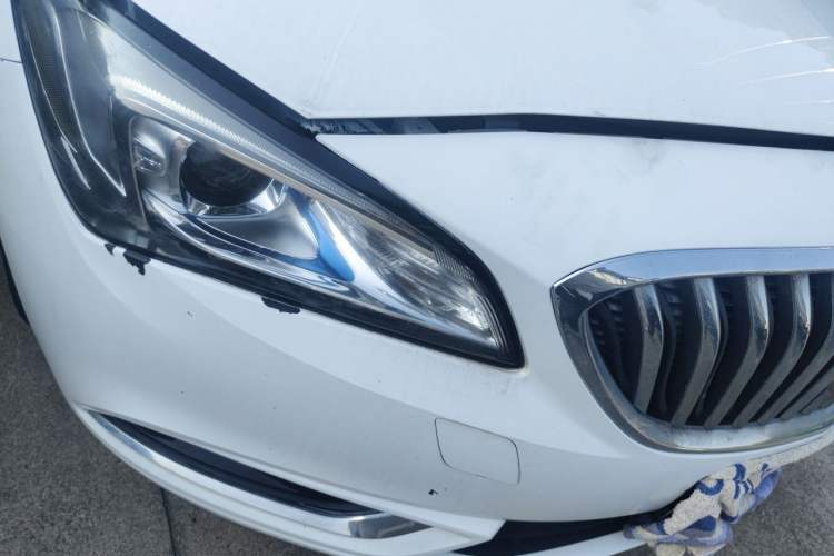 Used Buick Verano 2015 Sedan 20T Dual-Clutch Leading Model Right Front Headlight