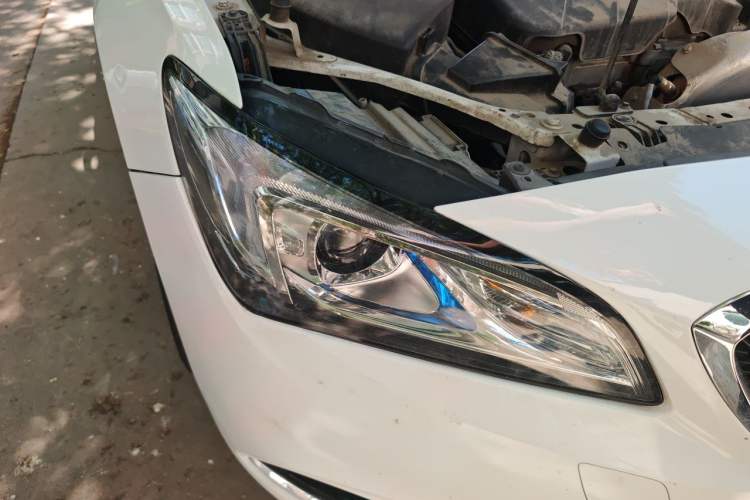 Used Buick Verano 2015 Sedan 15S Automatic Leading Model Right Front Headlight