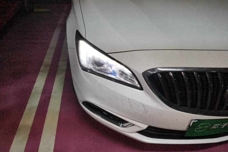Used Buick Verano 2015 Sedan 15S Automatic Leading Model Right Front Headlight