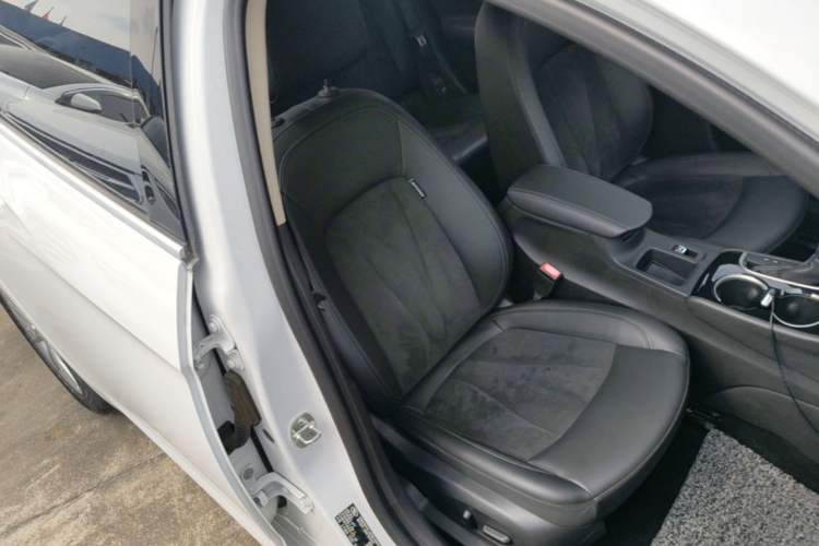 Used Buick Verano 2015 Sedan 20T Dual-Clutch Elite Model Right Front Seat