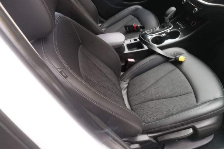 Used Buick Verano 2015 Sedan 20T Dual-Clutch Leading Model Right Front Seat