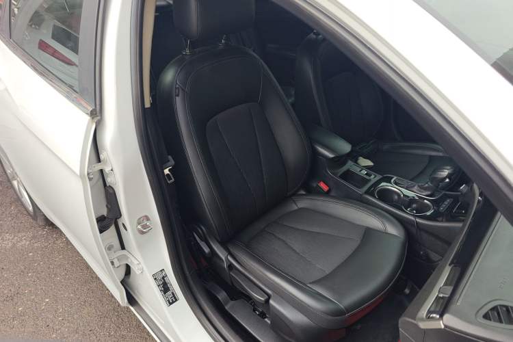 Used Buick Verano 2015 Sedan 20T Dual-Clutch Leading Model Right Front Seat